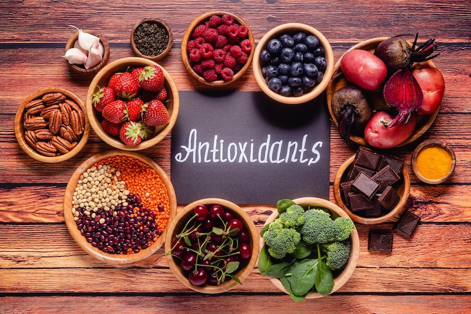 Antioxidant-rich food sources : Nourishing health through a colorful diet